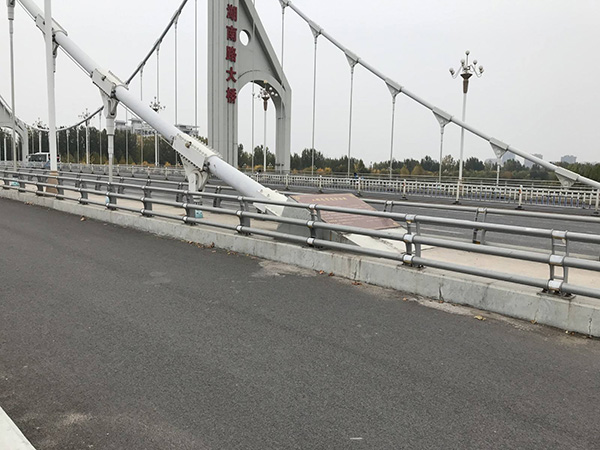 橋梁防撞護欄圖片2