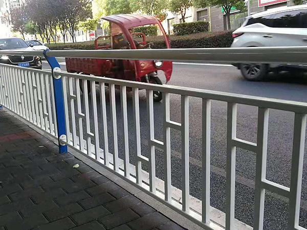鋅鋼橋梁護(hù)欄圖片4